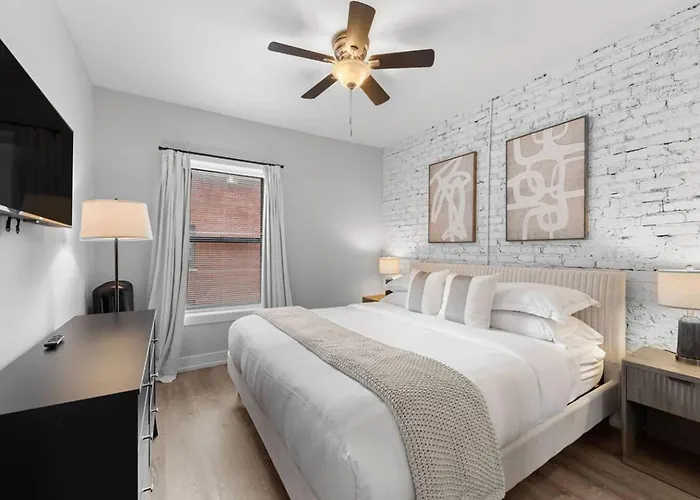 Rogers Park Retreat 3br +parking Near Evanston - *