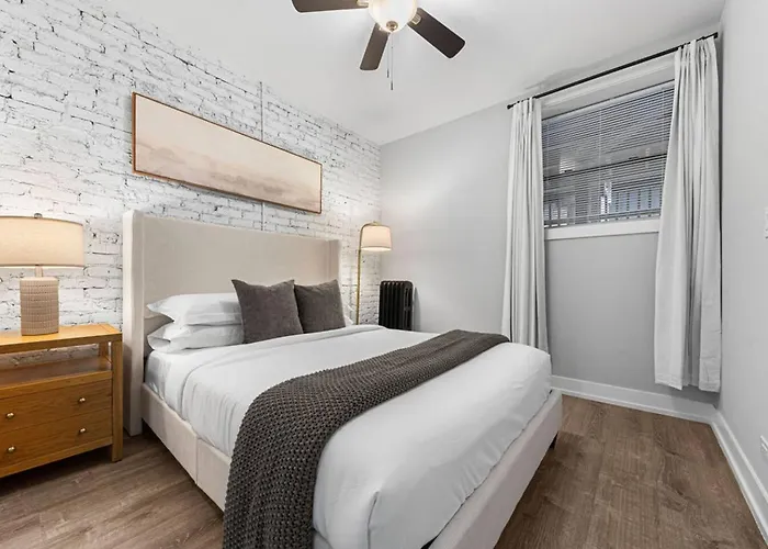 Rogers Park Retreat 3br +parking Near Evanston - *